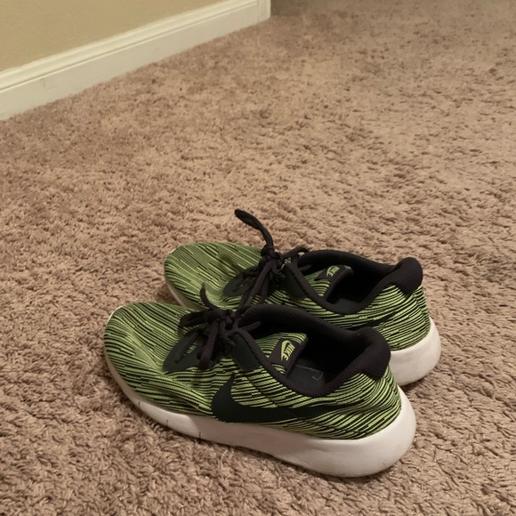 Nike tanjun limited edition shoes - Picture 3 of 3